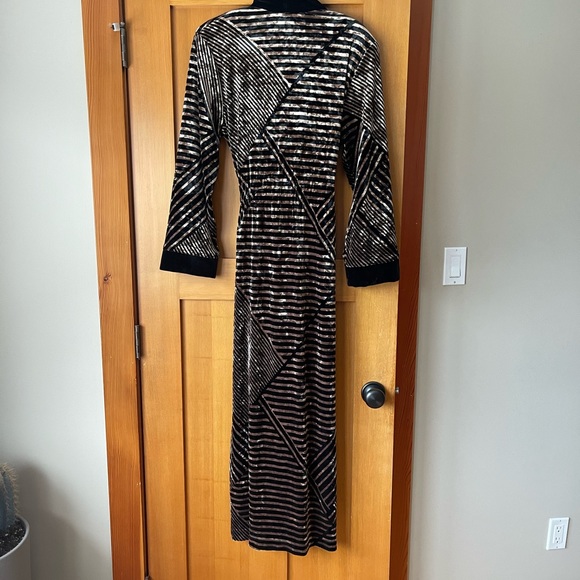 Velvet and Velour Housecoat Dressing Coat Robe - Picture 8 of 9